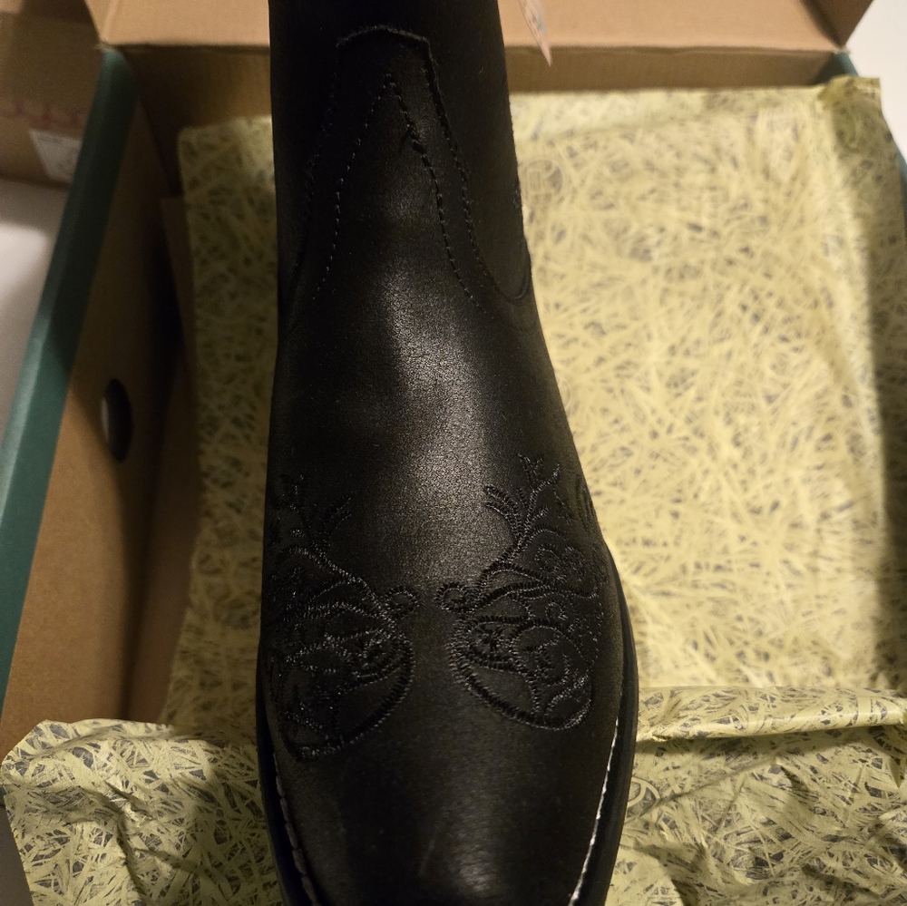 Boots - Picture 2 of 5